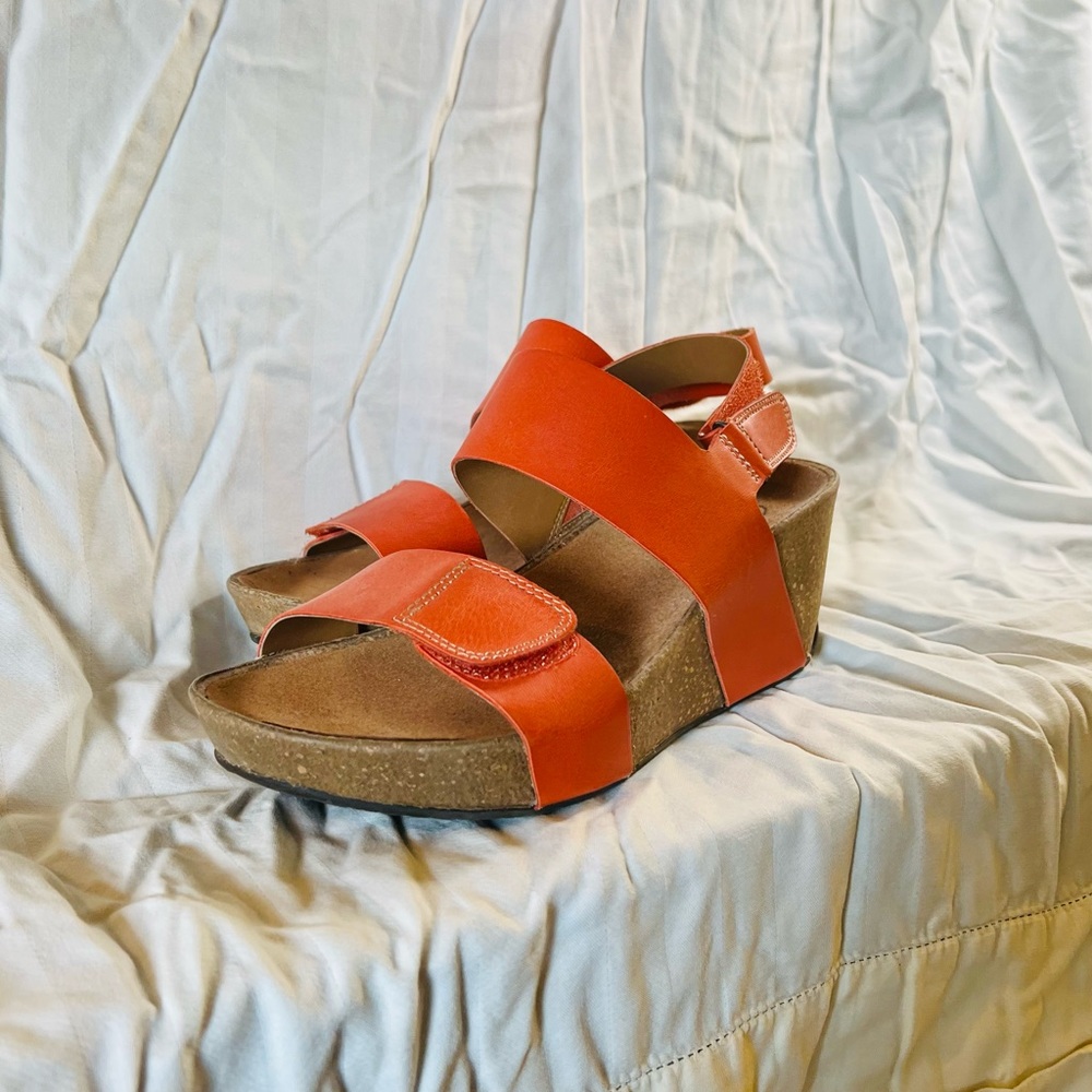 Clarks Velcro Wedge, NWOT Sz 7